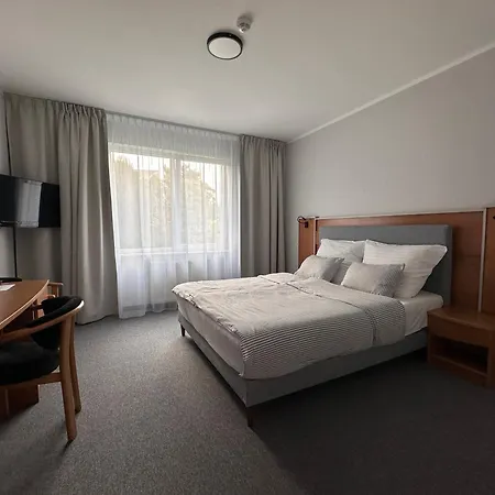 Karat Inn *